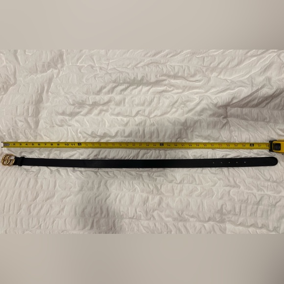 Gucci — Thin Black Leather Belt with Gold GG Buckle - Picture 5 of 5